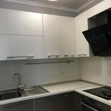 Apt 2 Bed + 2 Bath & 1 Balcony 아파트 Durrës